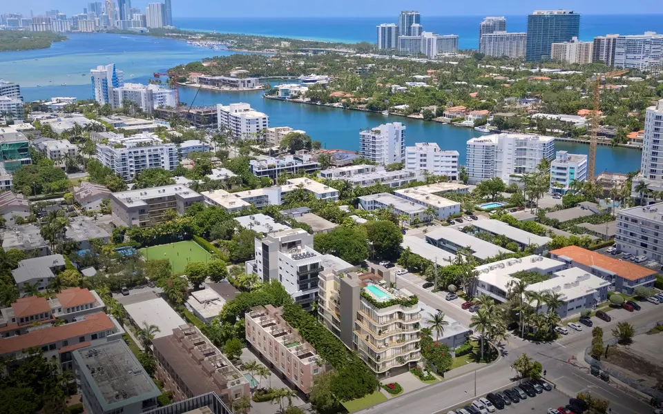 Aerial view — Mila Bay Harbor Bay Harbor Islands in Surfside